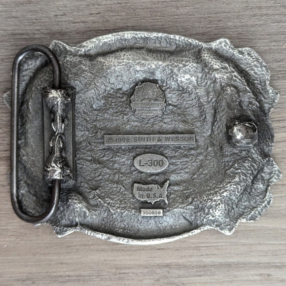 Smith and Wesson belt buckle - Picture 2 of 2